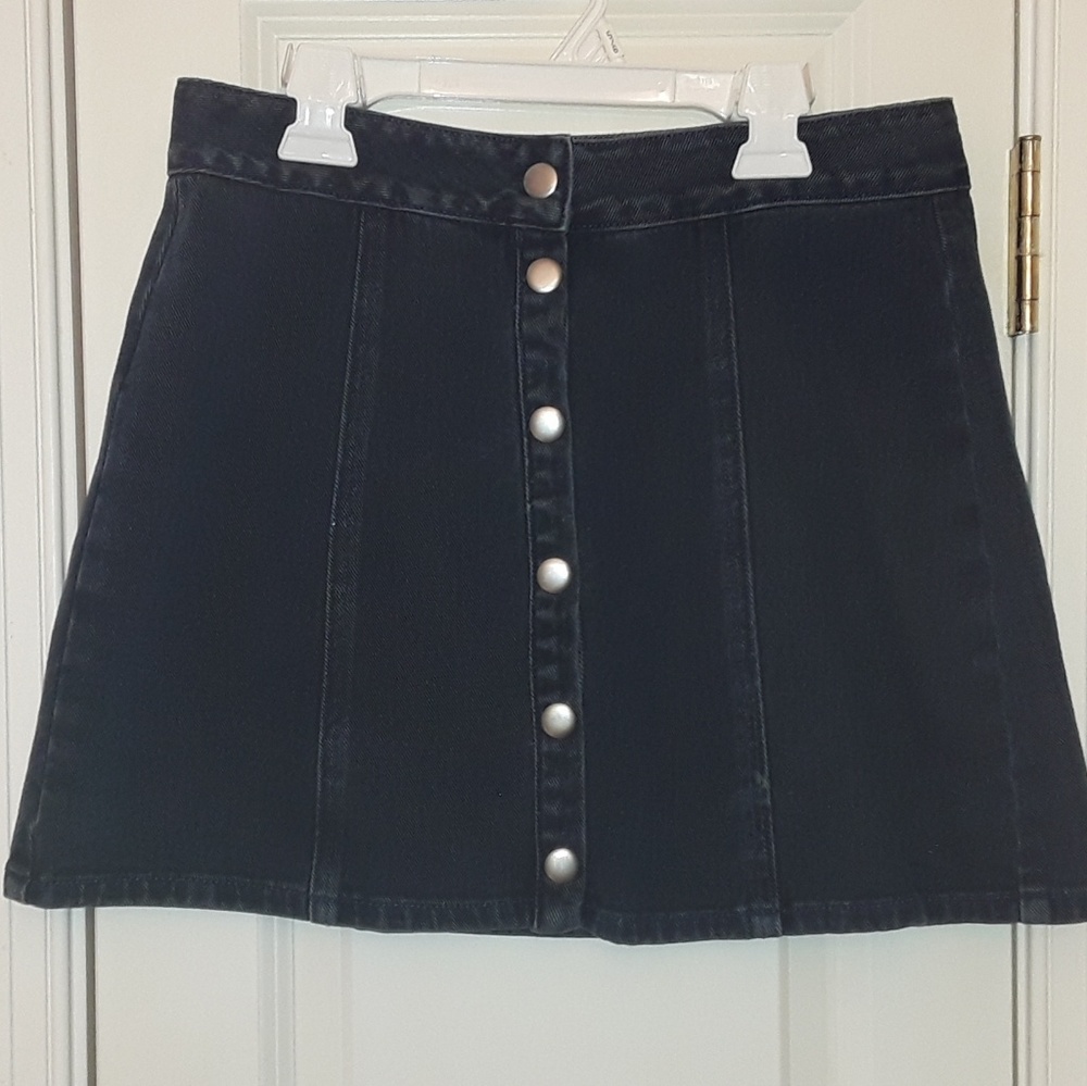Womens dark blue denim skirt, sz 28